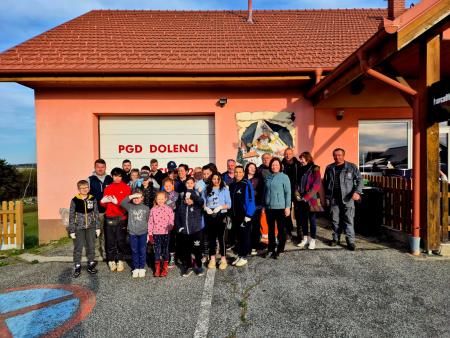 Udeleženci čistilne akcije v Dolencih